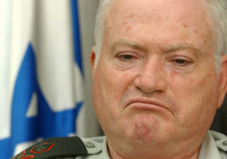 Ein Bild, das Menschliches Gesicht, Person, Mann, Falte enthält. Automatisch generierte Beschreibung