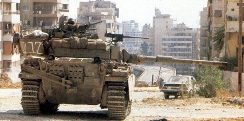 Ein Bild, das Waffe, Militärfahrzeug, Gefechtsfahrzeug, Fahrzeug enthält. Automatisch generierte Beschreibung