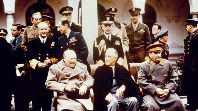 Churchill, Roosevelt y Stalin en la Conferencia de Yalta