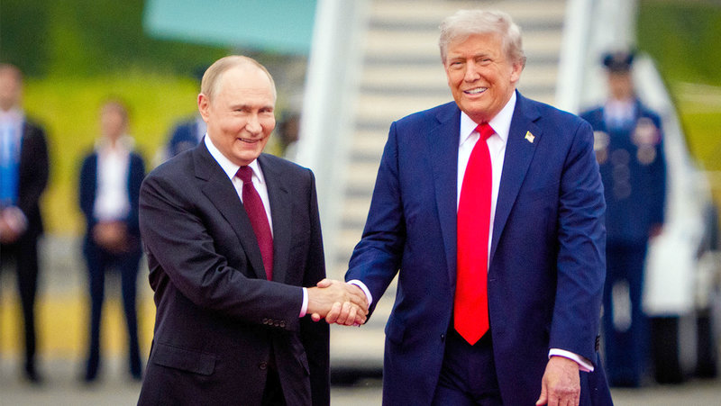 Putin y Trump en la cumbre de Alaska en 2025